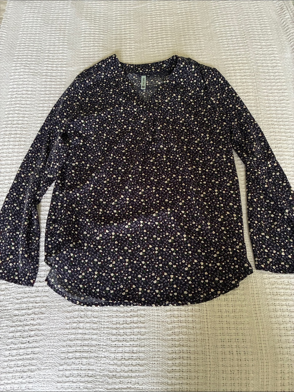 Women’s long sleeve floral V-neck blouse